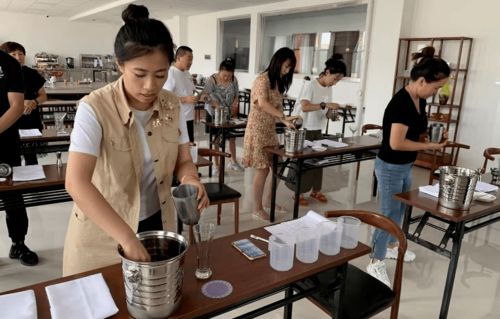 做大做強現(xiàn)代職業(yè)教育 大師課進校園,破解師資培養(yǎng)難題